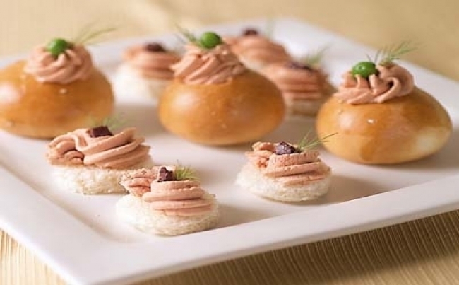 Pancitos con mousse de jamón